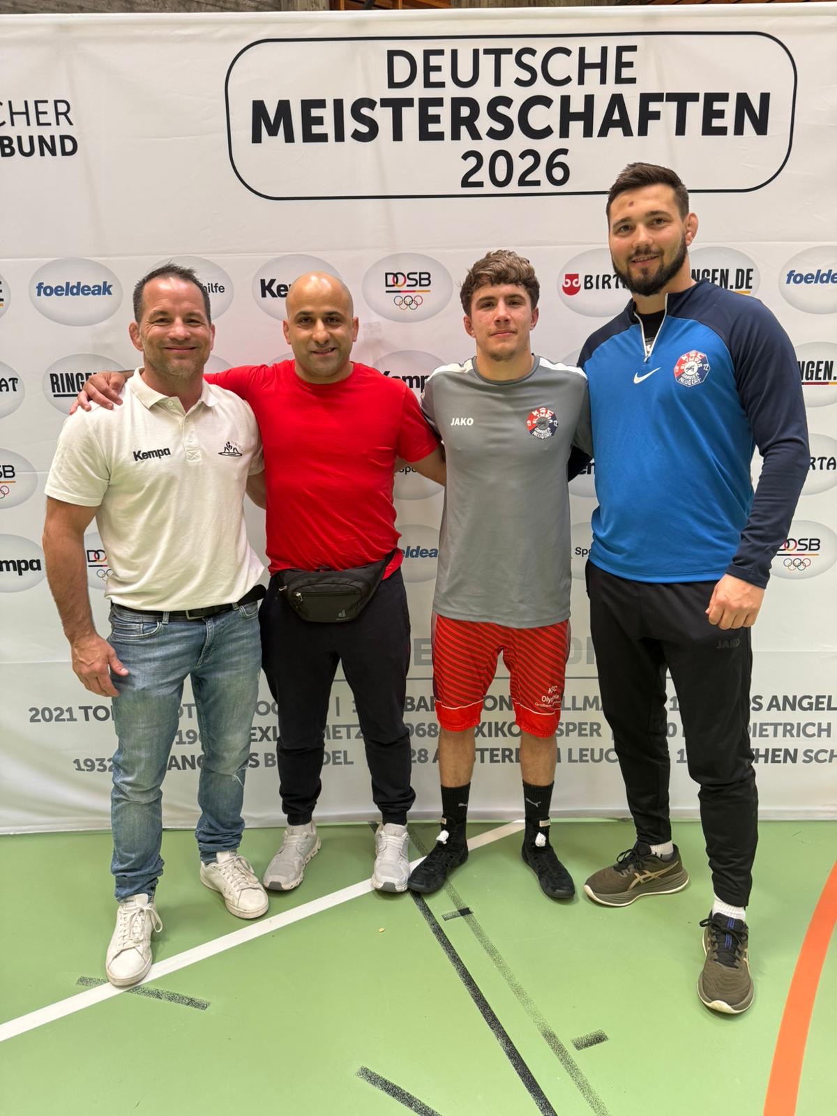 John Keterling mit seinem Betreuerteam beim Ausringen in Ladenburg
